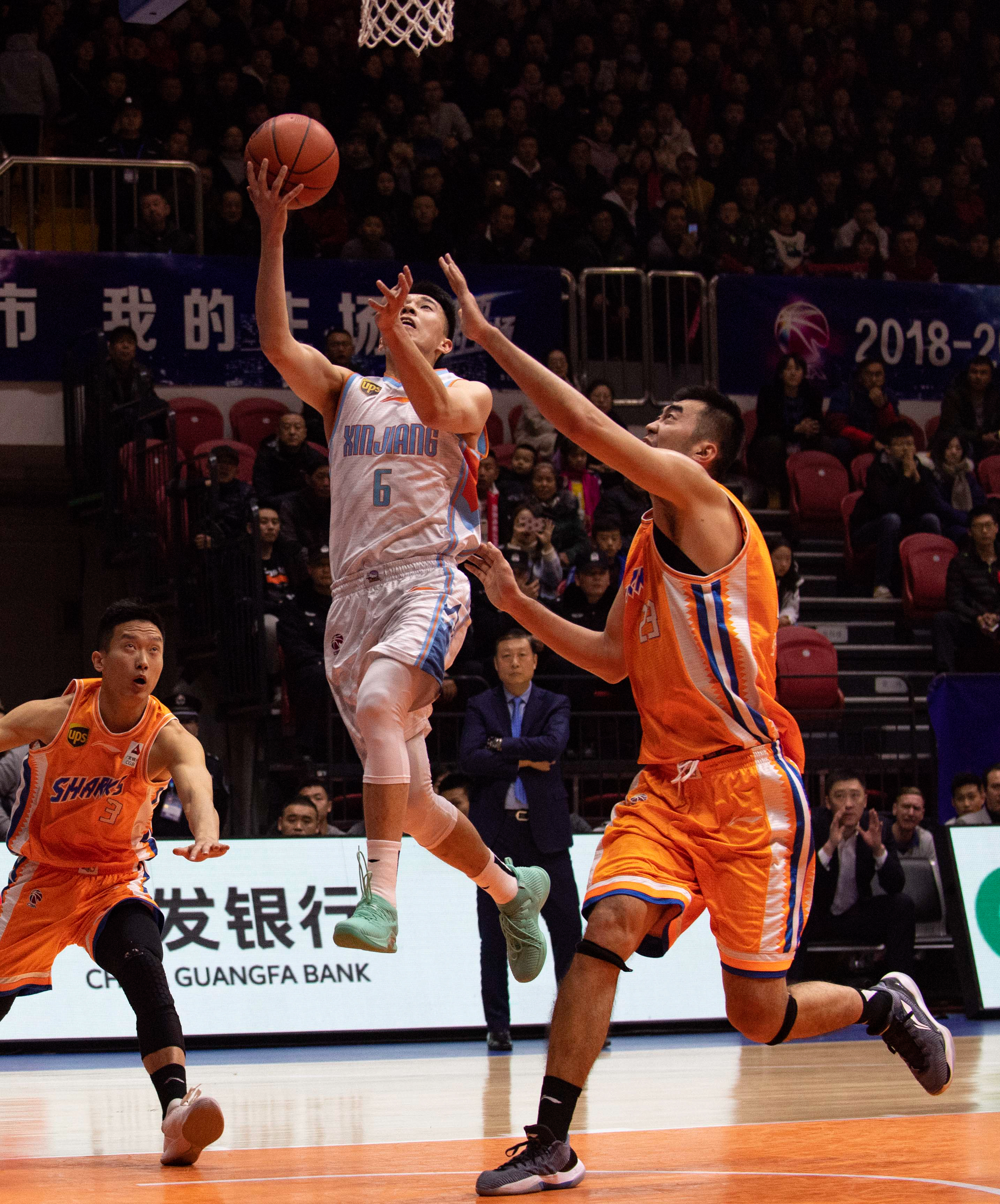 华横溢的球 华横溢的球