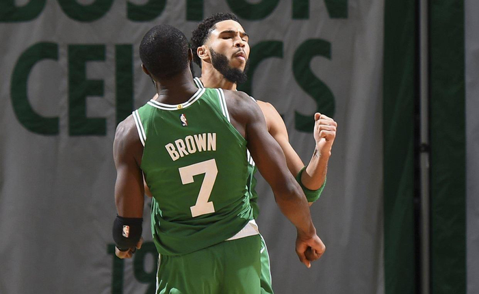 并揭示了它 并揭示了它