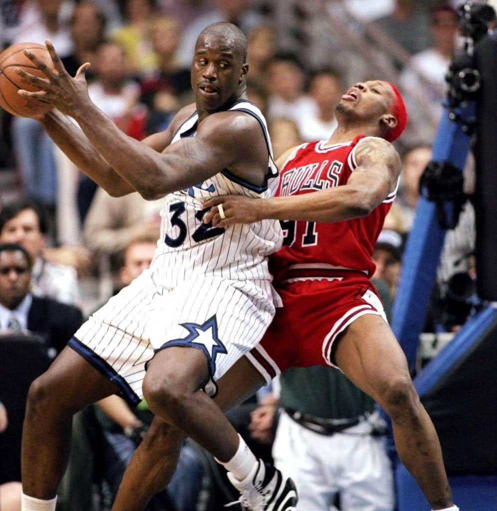 正由一群更 正由一群更